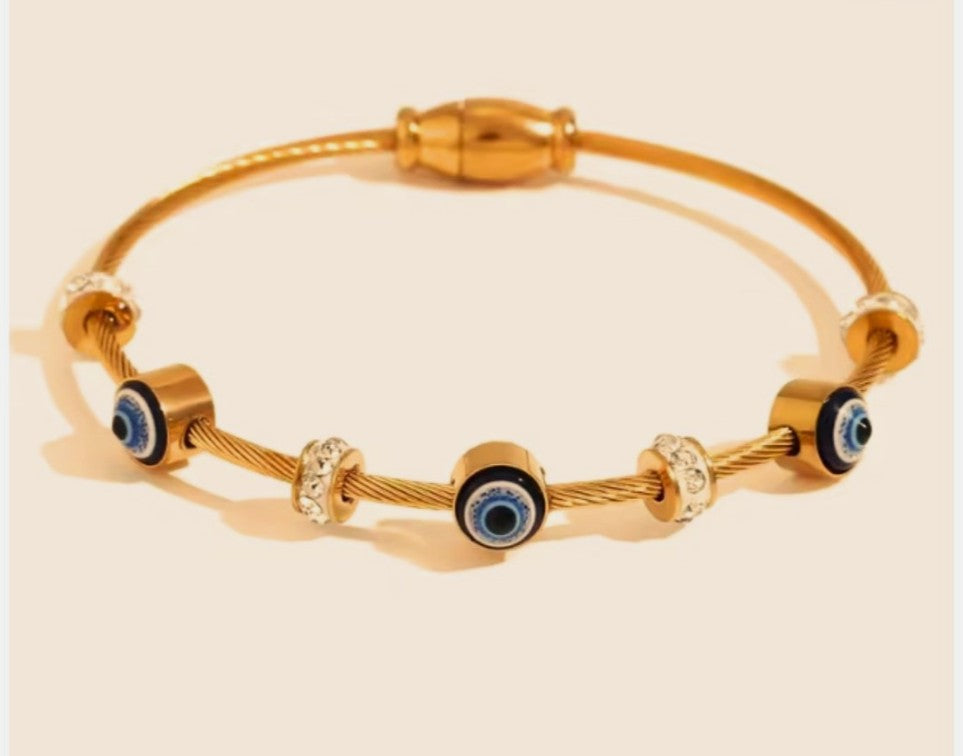 Elegant gold evil eye bracelet